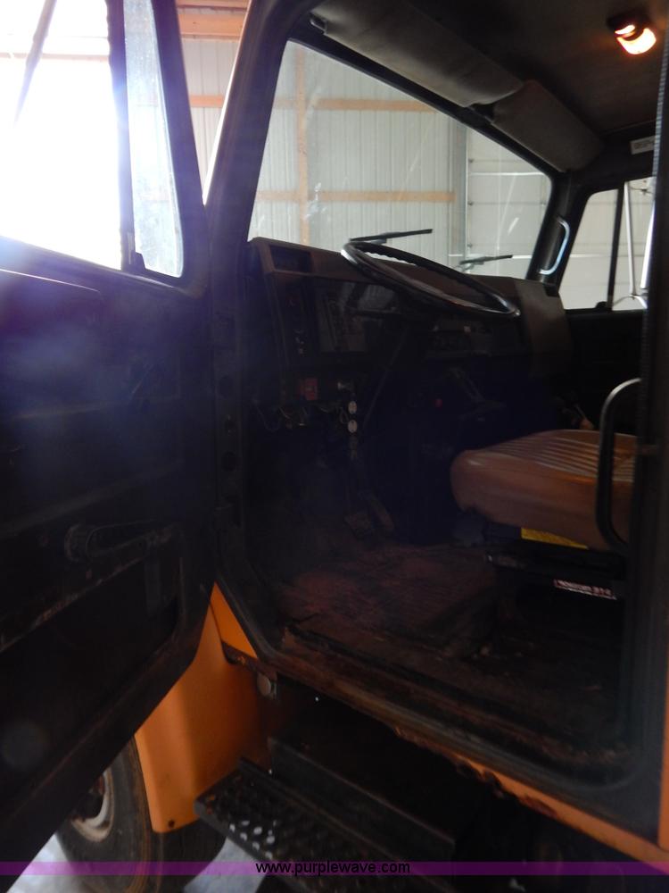 image for item F5112 1995 International 4900 Crew Cab dump truck