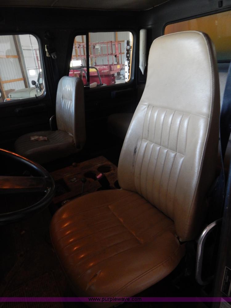 image for item F5112 1995 International 4900 Crew Cab dump truck