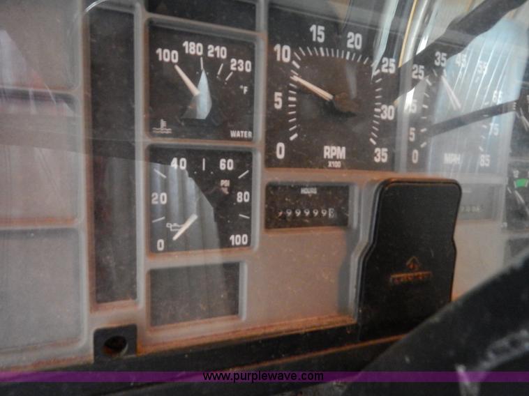 image for item F5112 1995 International 4900 Crew Cab dump truck