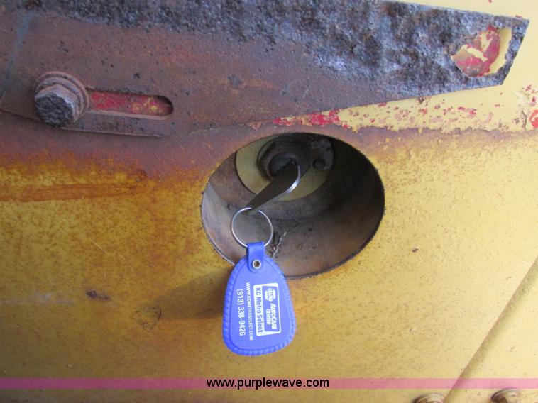 image for item F5151 1971 Caterpillar 955L track loader