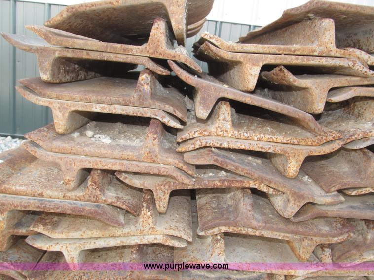 image for item F7011 Approximately 80 30"W single grouser track pads