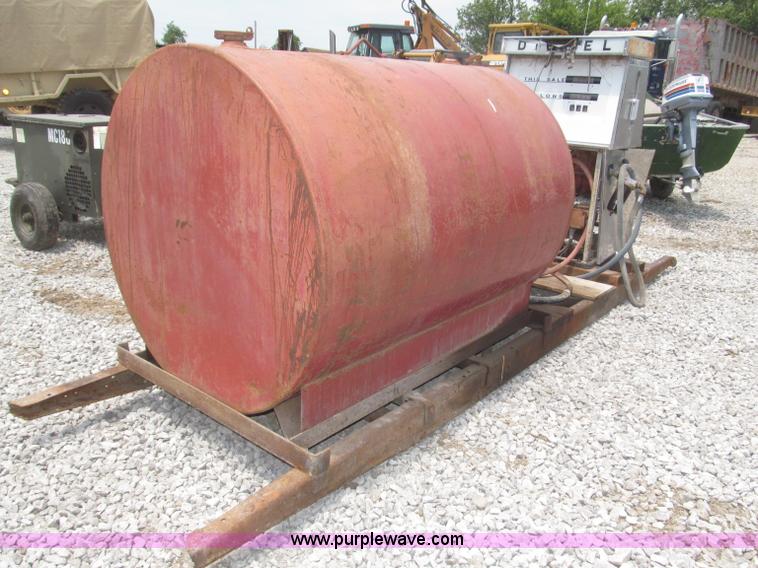 image for item F7017 Fuel tank and dispensing platform