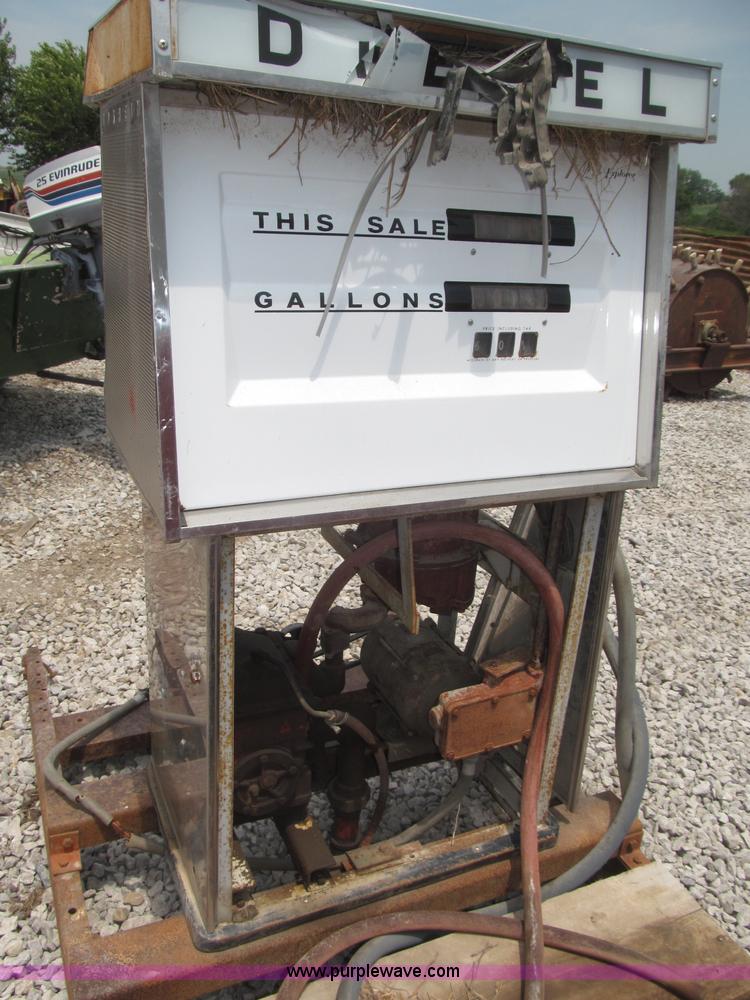 image for item F7017 Fuel tank and dispensing platform