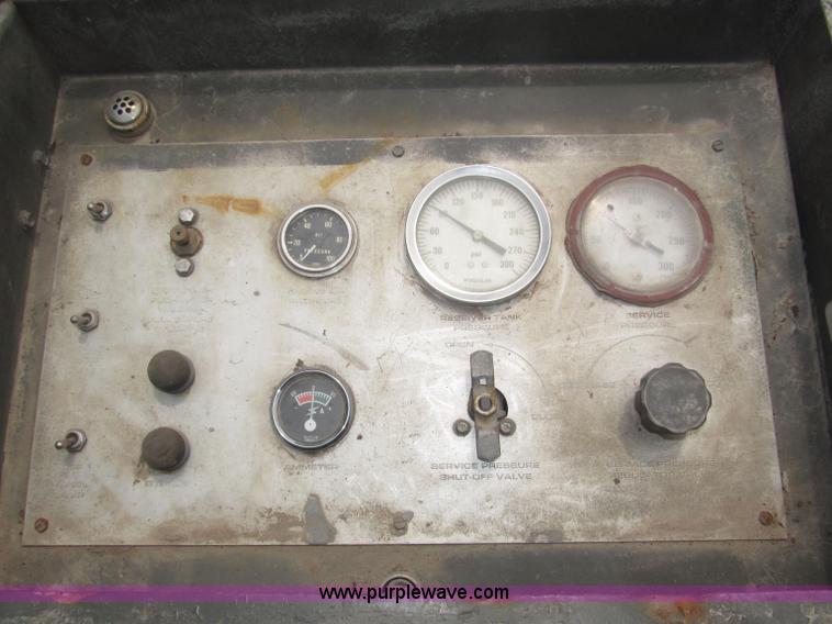 image for item F7018 U.S. MC-2A air compressor