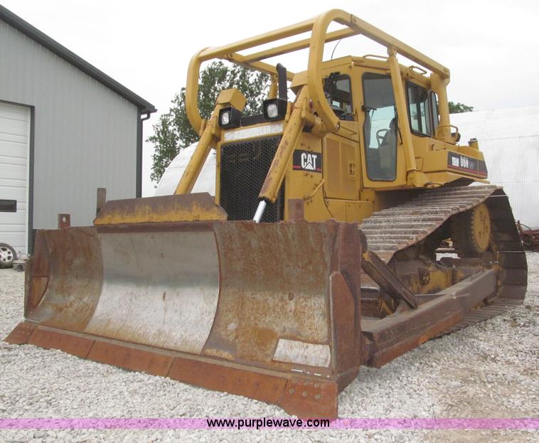 image for item F7023 1995 Caterpillar D6H LGP dozer