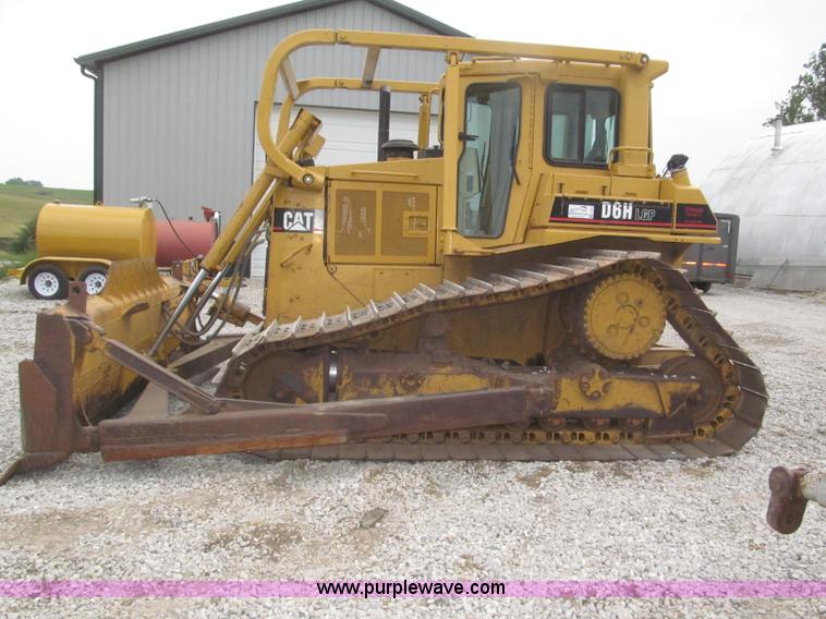 image for item F7023 1995 Caterpillar D6H LGP dozer