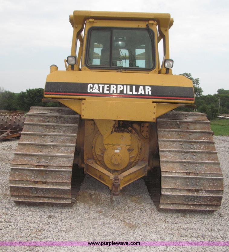 image for item F7023 1995 Caterpillar D6H LGP dozer