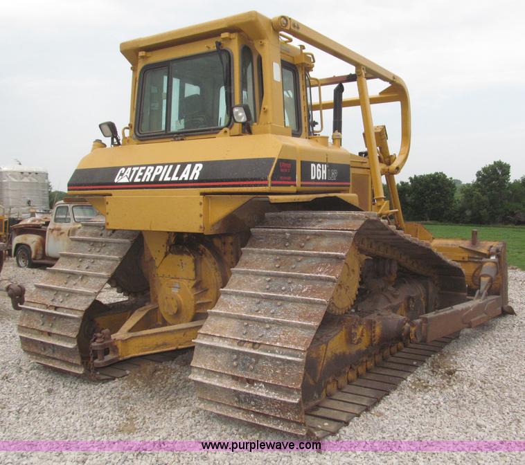 image for item F7023 1995 Caterpillar D6H LGP dozer