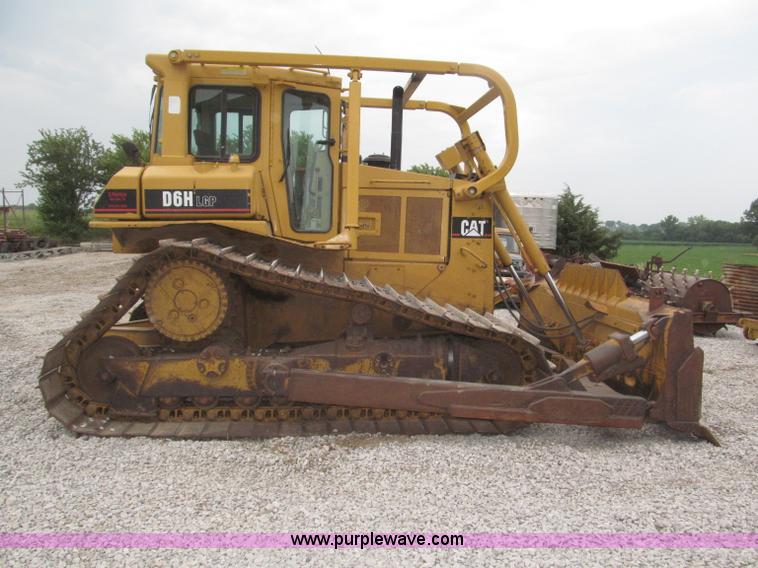 image for item F7023 1995 Caterpillar D6H LGP dozer