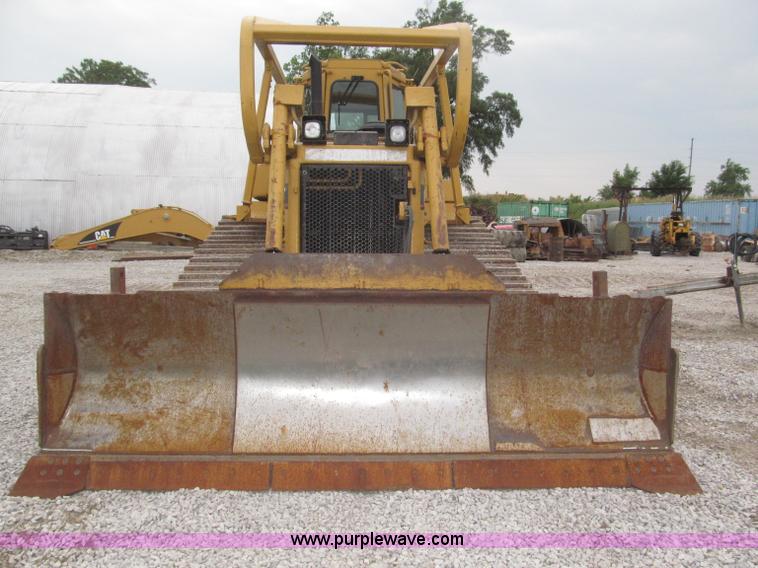 image for item F7023 1995 Caterpillar D6H LGP dozer