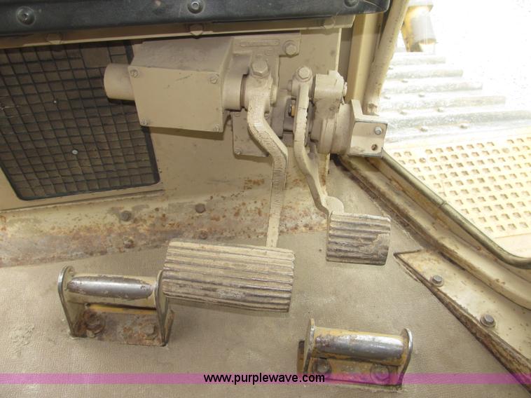 image for item F7023 1995 Caterpillar D6H LGP dozer