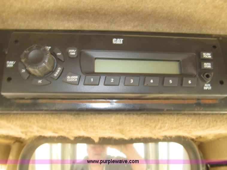 image for item F7023 1995 Caterpillar D6H LGP dozer