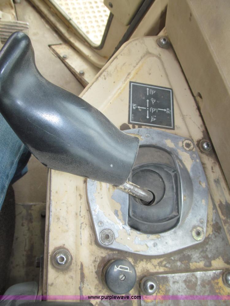 image for item F7023 1995 Caterpillar D6H LGP dozer