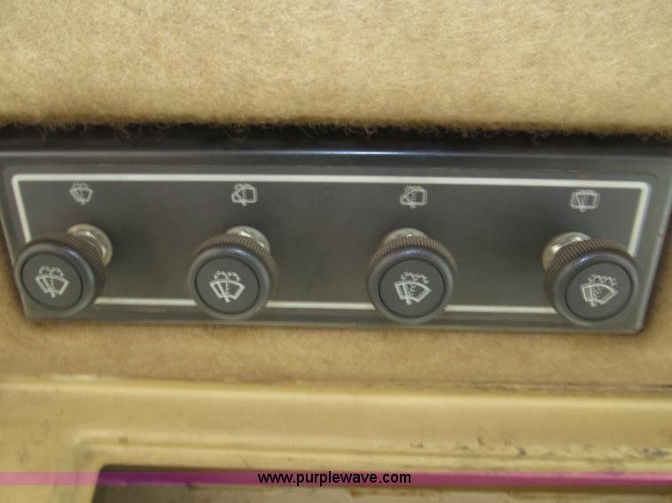 image for item F7023 1995 Caterpillar D6H LGP dozer