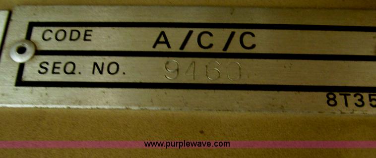 image for item F7023 1995 Caterpillar D6H LGP dozer