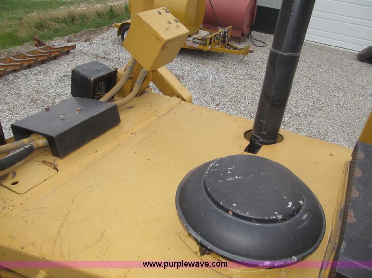 image for item F7023 1995 Caterpillar D6H LGP dozer