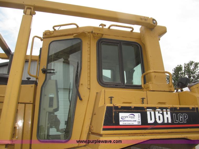 image for item F7023 1995 Caterpillar D6H LGP dozer