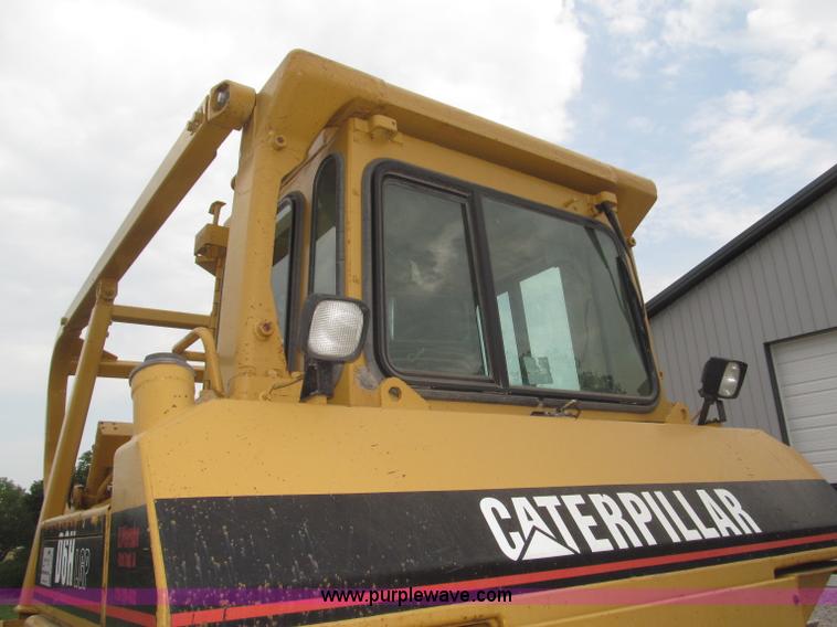 image for item F7023 1995 Caterpillar D6H LGP dozer