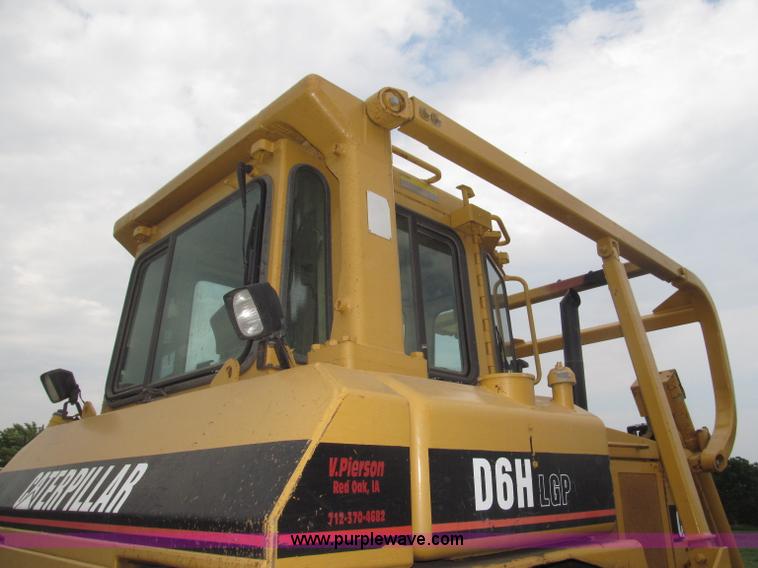 image for item F7023 1995 Caterpillar D6H LGP dozer
