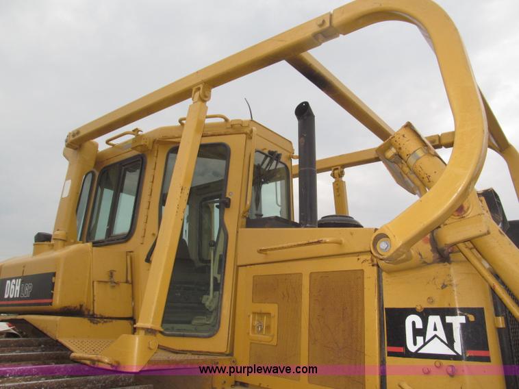 image for item F7023 1995 Caterpillar D6H LGP dozer