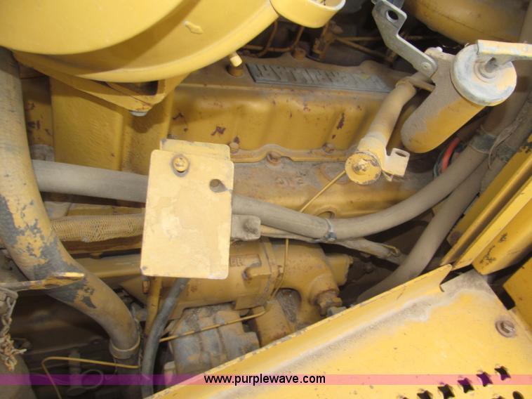 image for item F7023 1995 Caterpillar D6H LGP dozer