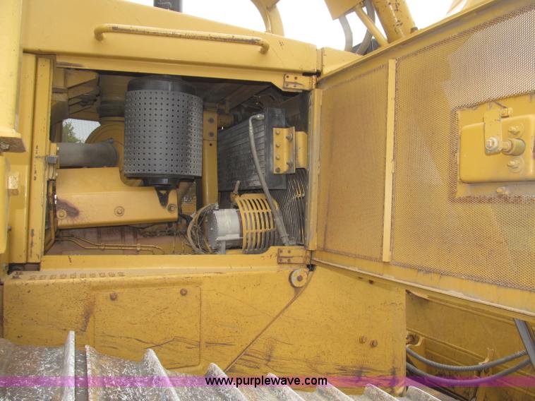 image for item F7023 1995 Caterpillar D6H LGP dozer