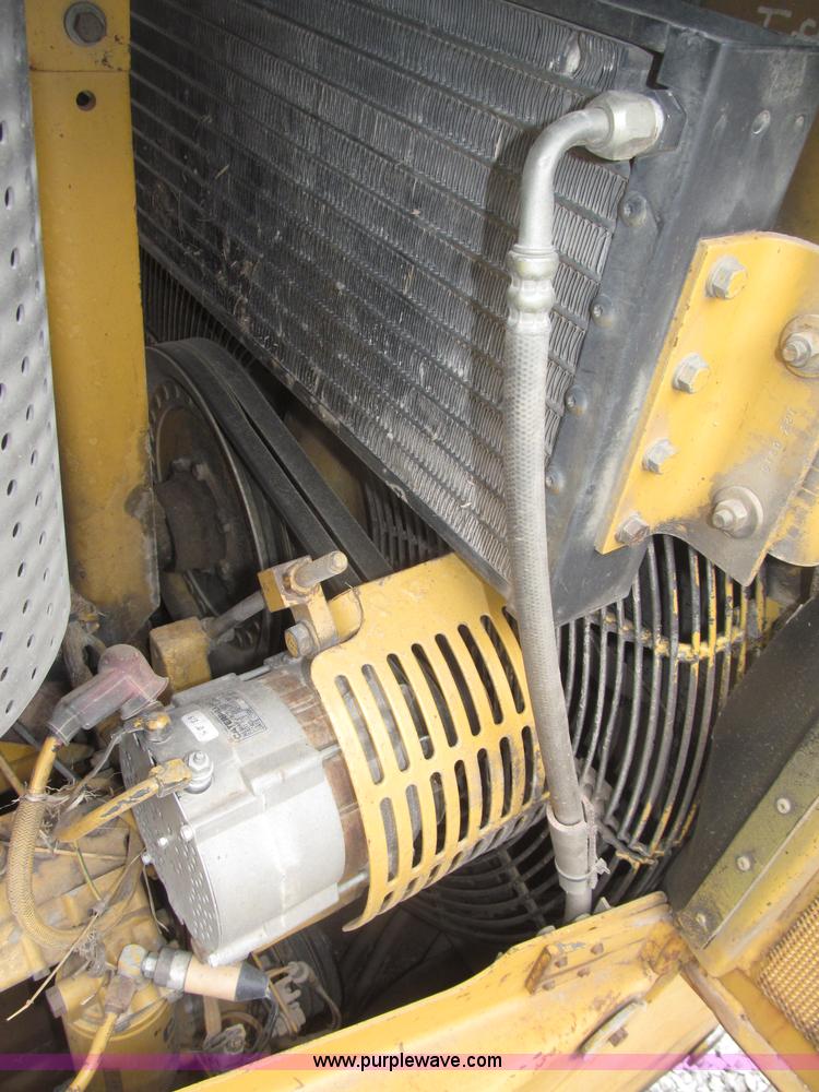 image for item F7023 1995 Caterpillar D6H LGP dozer