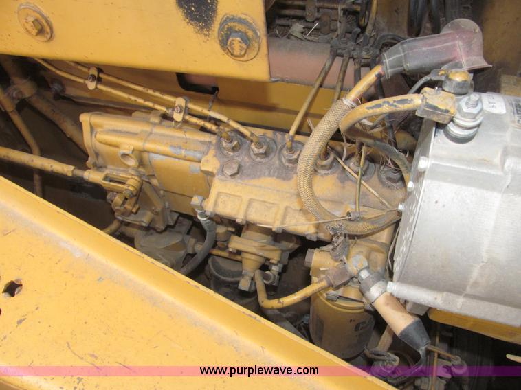 image for item F7023 1995 Caterpillar D6H LGP dozer