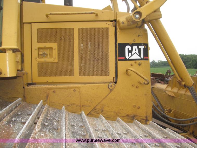 image for item F7023 1995 Caterpillar D6H LGP dozer