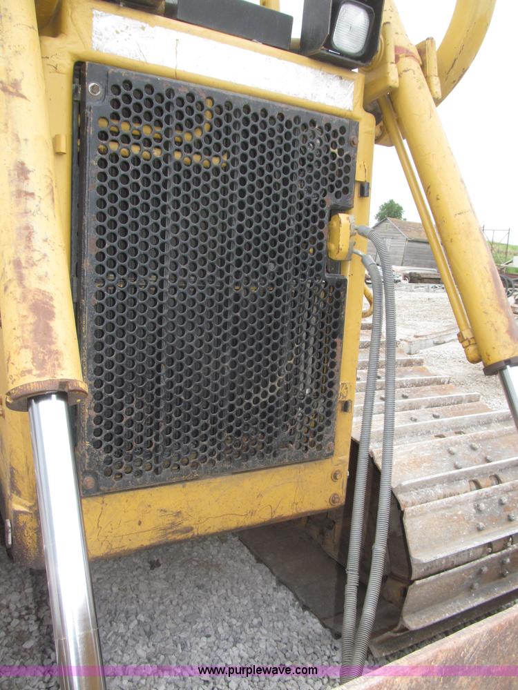 image for item F7023 1995 Caterpillar D6H LGP dozer