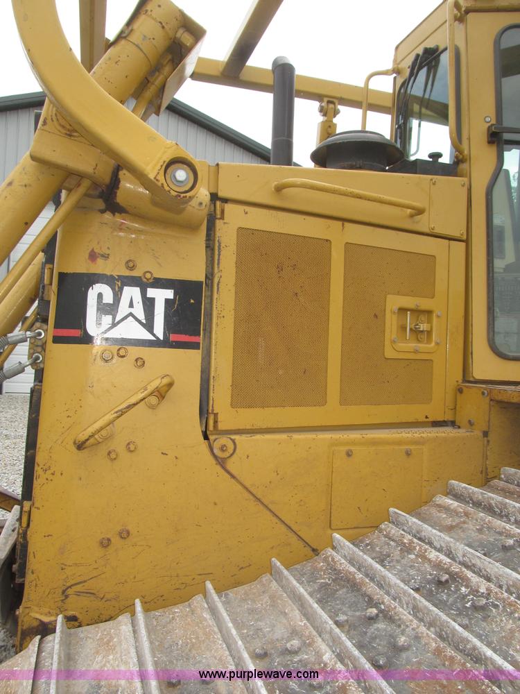 image for item F7023 1995 Caterpillar D6H LGP dozer