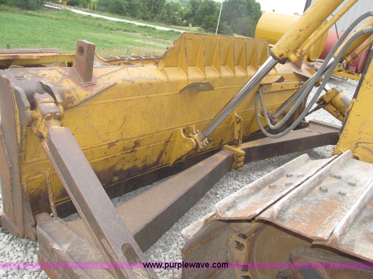 image for item F7023 1995 Caterpillar D6H LGP dozer