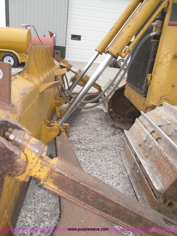 image for item F7023 1995 Caterpillar D6H LGP dozer