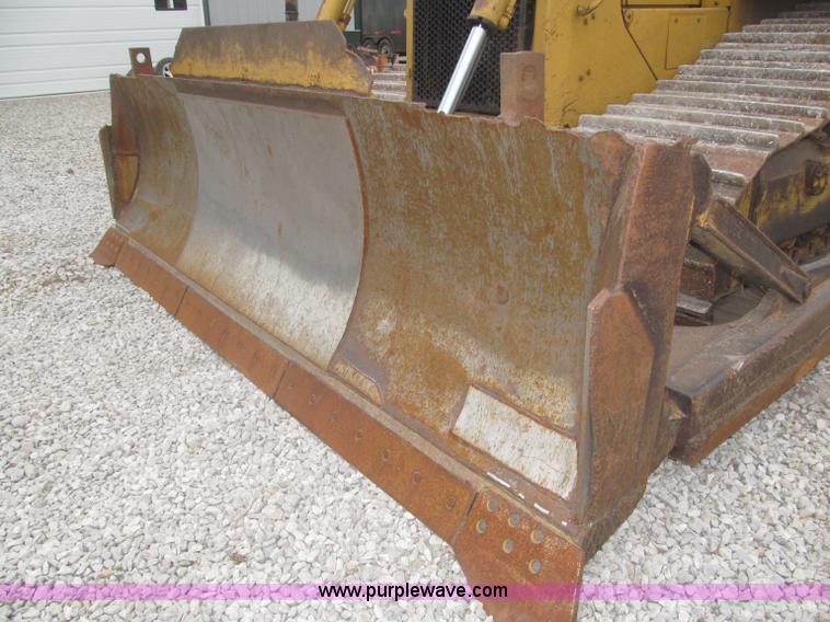 image for item F7023 1995 Caterpillar D6H LGP dozer
