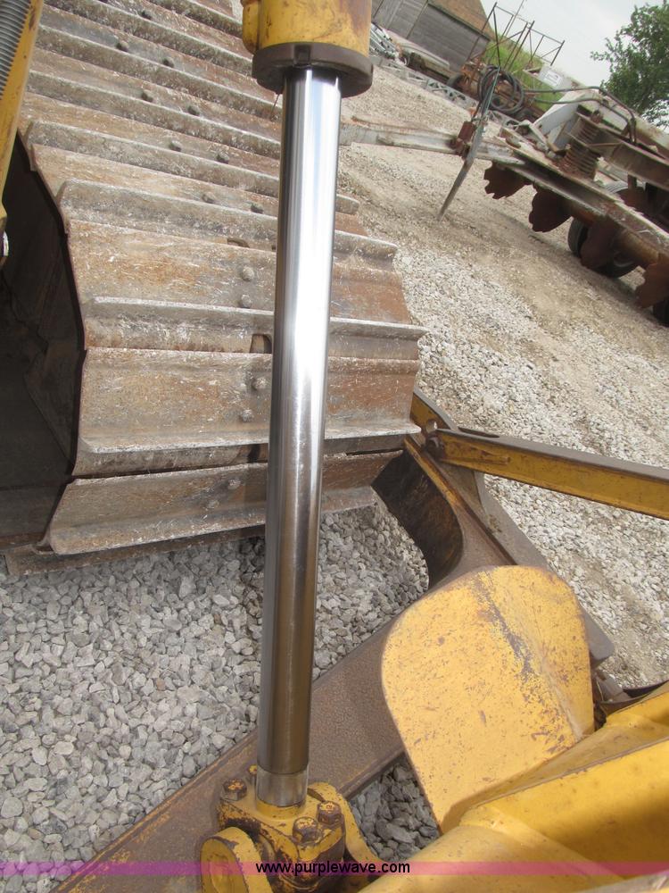 image for item F7023 1995 Caterpillar D6H LGP dozer