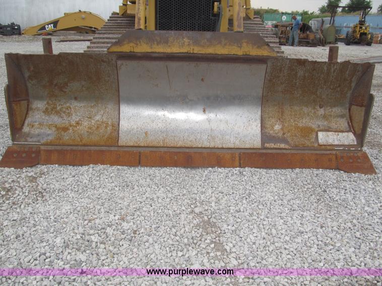 image for item F7023 1995 Caterpillar D6H LGP dozer