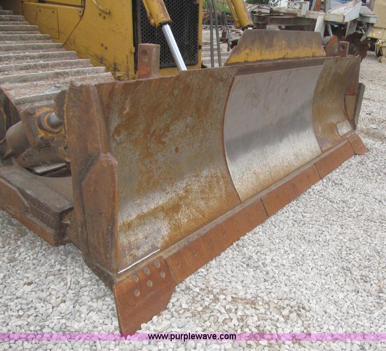 image for item F7023 1995 Caterpillar D6H LGP dozer
