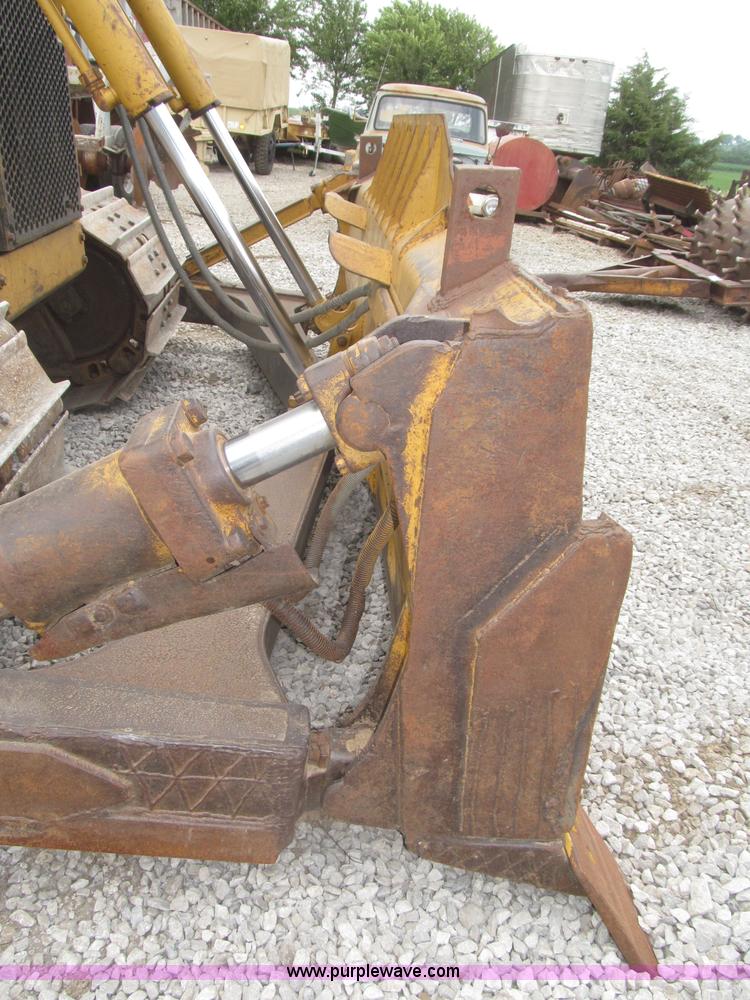 image for item F7023 1995 Caterpillar D6H LGP dozer