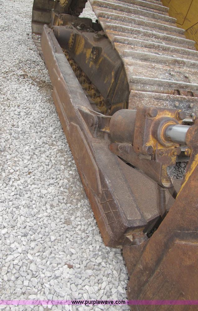 image for item F7023 1995 Caterpillar D6H LGP dozer
