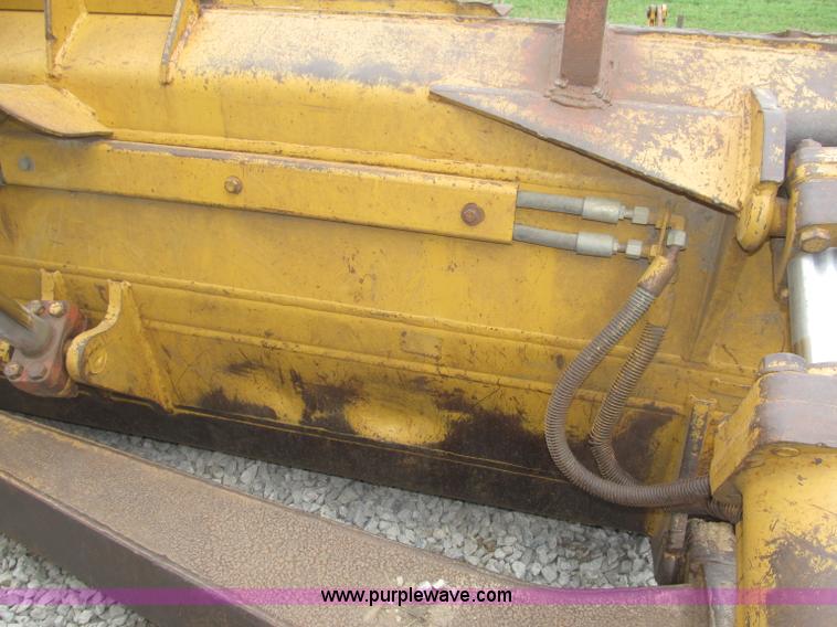 image for item F7023 1995 Caterpillar D6H LGP dozer