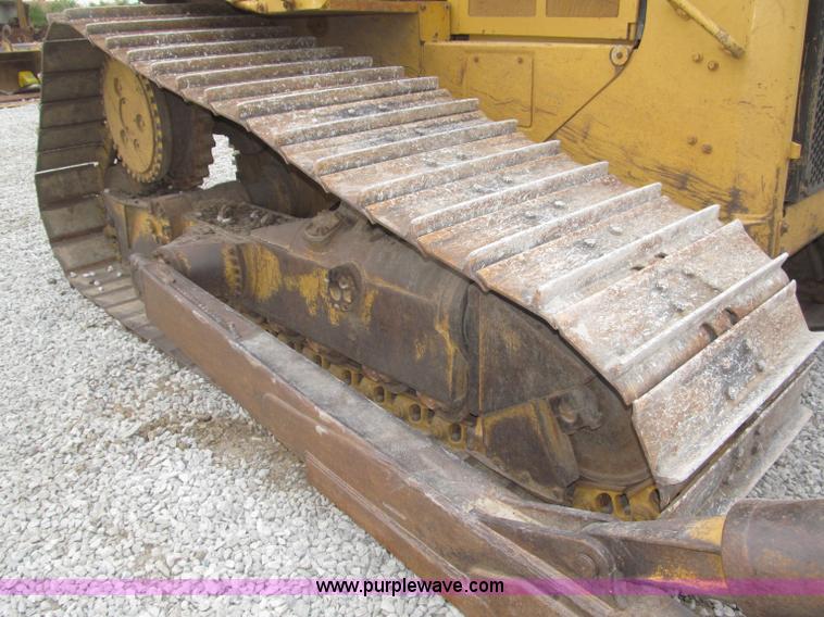 image for item F7023 1995 Caterpillar D6H LGP dozer