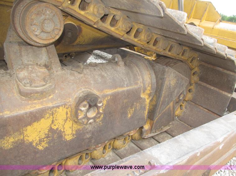 image for item F7023 1995 Caterpillar D6H LGP dozer