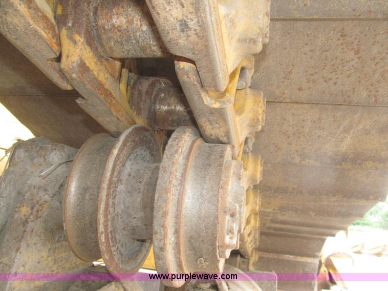 image for item F7023 1995 Caterpillar D6H LGP dozer