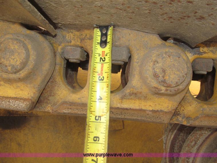 image for item F7023 1995 Caterpillar D6H LGP dozer