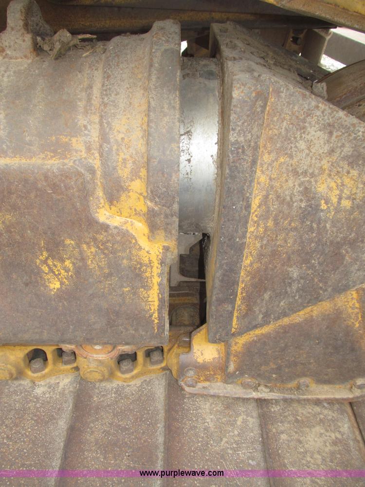 image for item F7023 1995 Caterpillar D6H LGP dozer