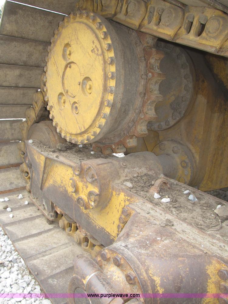 image for item F7023 1995 Caterpillar D6H LGP dozer