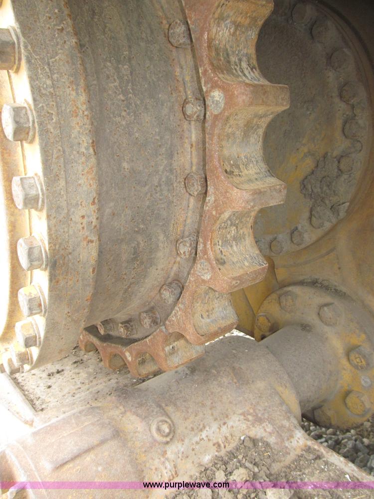 image for item F7023 1995 Caterpillar D6H LGP dozer