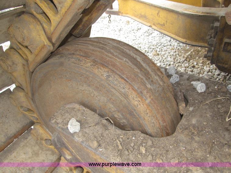 image for item F7023 1995 Caterpillar D6H LGP dozer