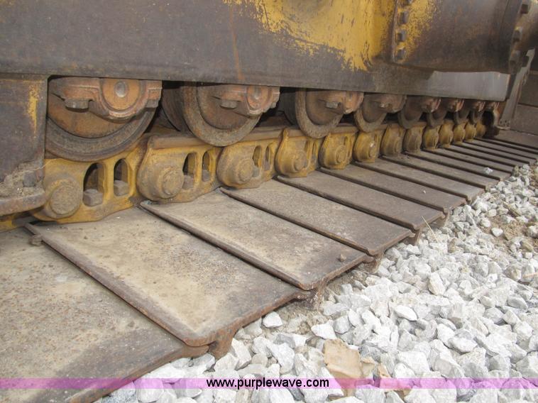 image for item F7023 1995 Caterpillar D6H LGP dozer
