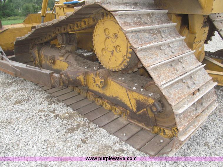 image for item F7023 1995 Caterpillar D6H LGP dozer